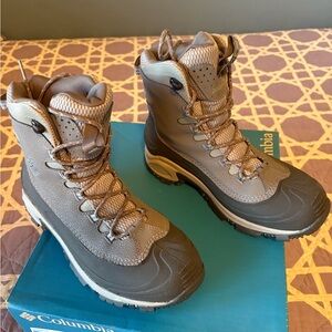 Columbia Gray Rain & Snow Boots Insulated Waterproof Design